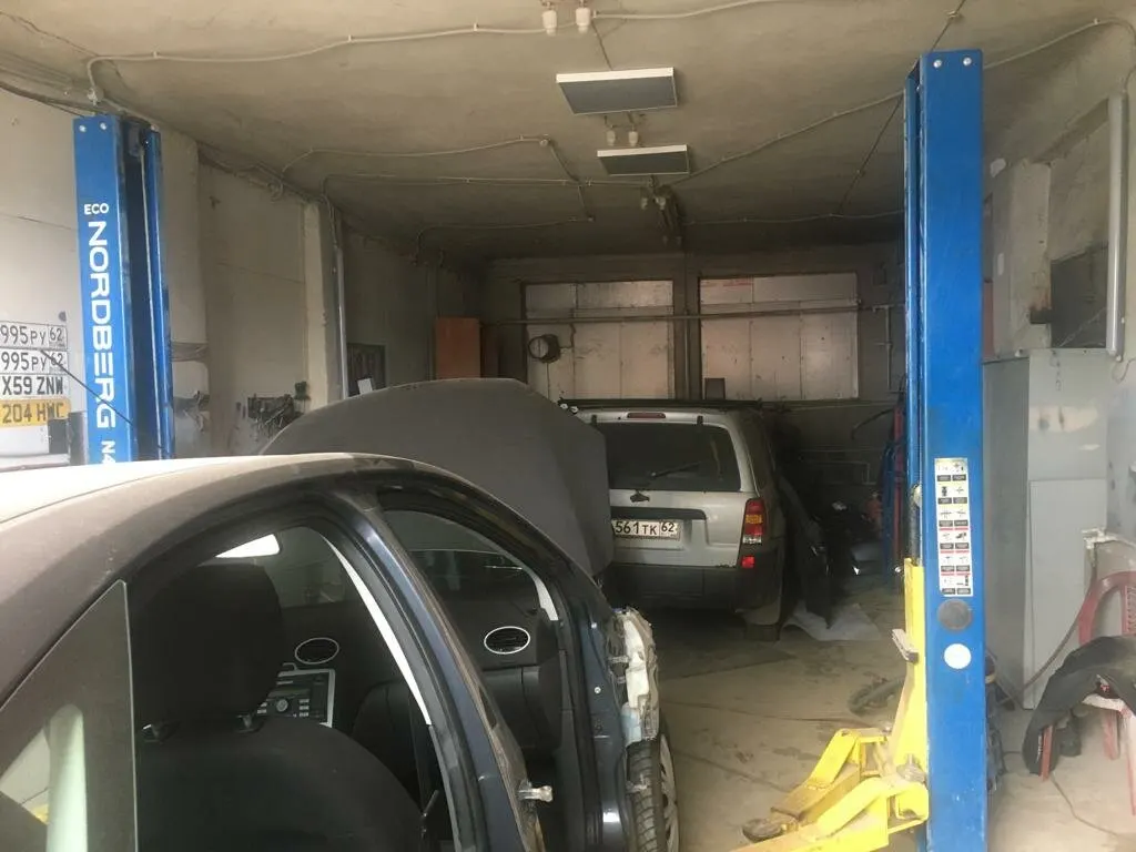 Автомобили в рабочей зоне